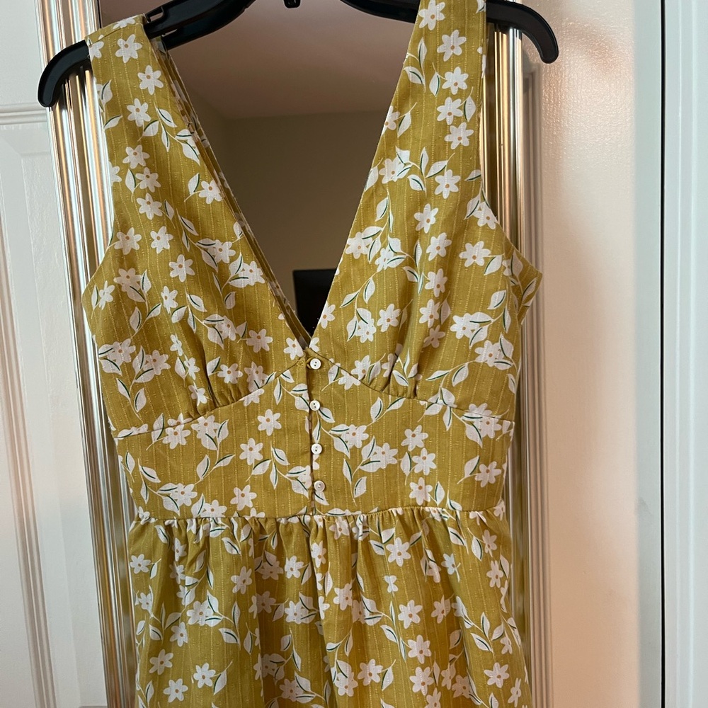 Sleeveless V-Neck Floral Top in Mustard and White